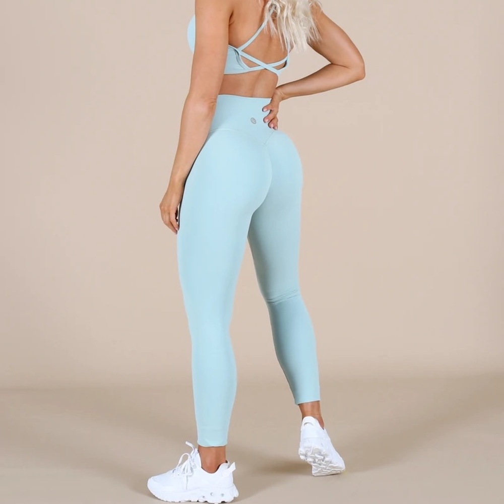 NWT - Stacci Athletics Serendipity Leggings Bright Aqua